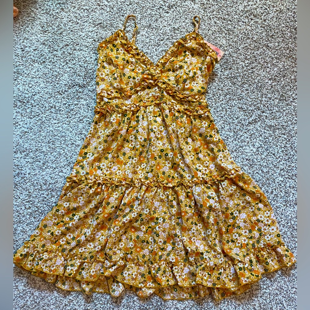 Super cute floral spring dress!